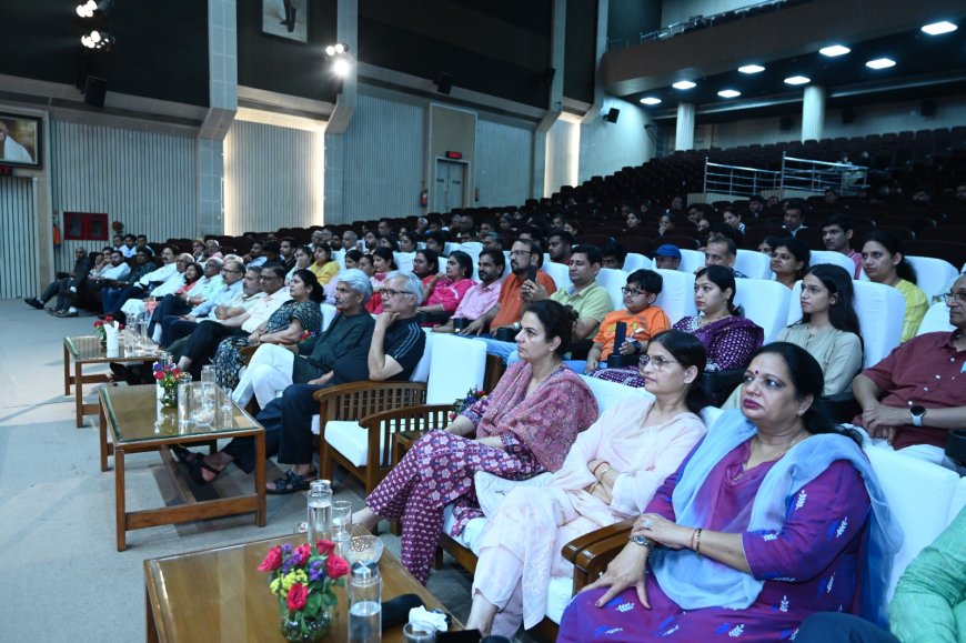 एमडीयू में लगा हास्य का तड़का, कवियों ने श्रोताओं के गुदगुदाया