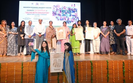 पिता की गालियां छुड़वाने वाली पश्चिम बंगाल की राईहाना ने जीता बेस्ट सेल्फी विद डॉटर अवार्ड