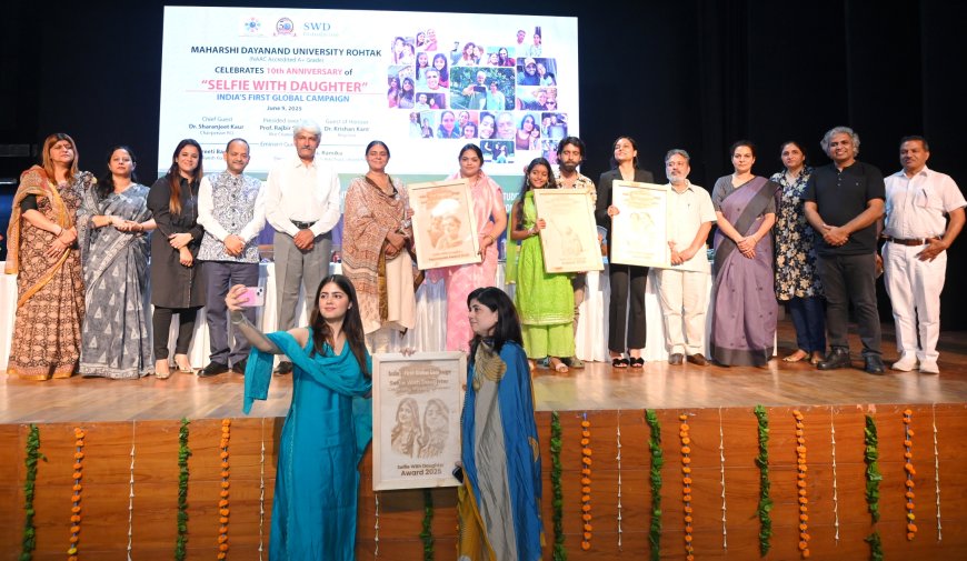 पिता की गालियां छुड़वाने वाली पश्चिम बंगाल की राईहाना ने जीता बेस्ट सेल्फी विद डॉटर अवार्ड