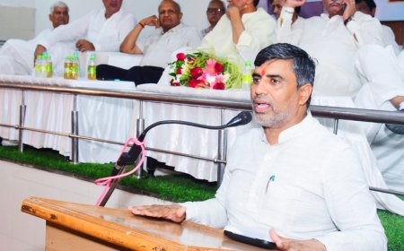 प्रशासनिक सेवा में चयनित समाज के अभ्यर्थियों को शिक्षामंत्री ने किया सम्मानित