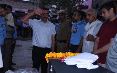 रोहतक के शहीद स्क्वाड्रन लीडर लोकेंद्र सिंधु को अंतिम विदाई