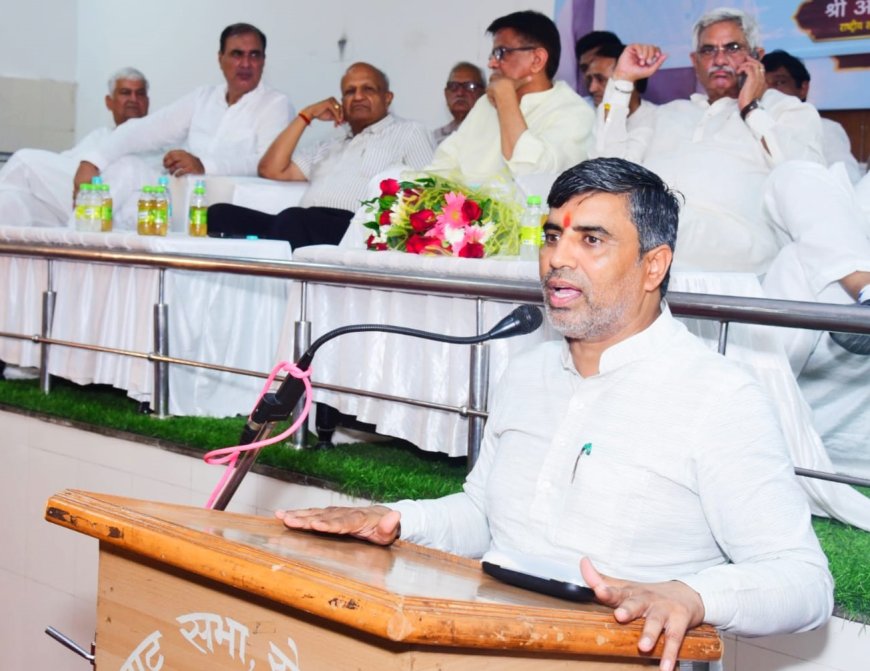 प्रशासनिक सेवा में चयनित समाज के अभ्यर्थियों को शिक्षामंत्री ने किया सम्मानित