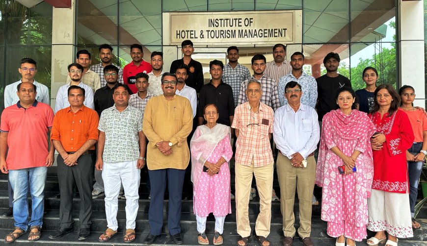 पर्यटन एवं आतिथ्य प्रबंधन के विद्यार्थियों से प्रो. इनायत जैदी ने किया संवाद