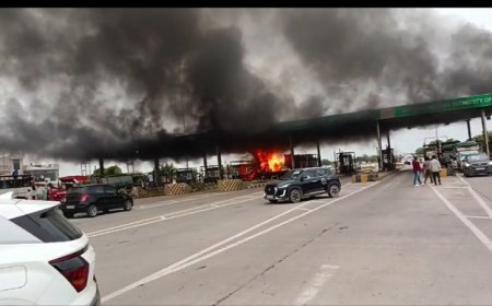 अग्रोहा टोल पर हादसा: तेल के टैंकर में आग, टोल प्लाजा पूरी तरह जलकर राख