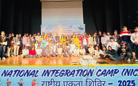 एमडीयू में पारंपरिक परिधान रैली में झलकी भारत की सांस्कृतिक एकता