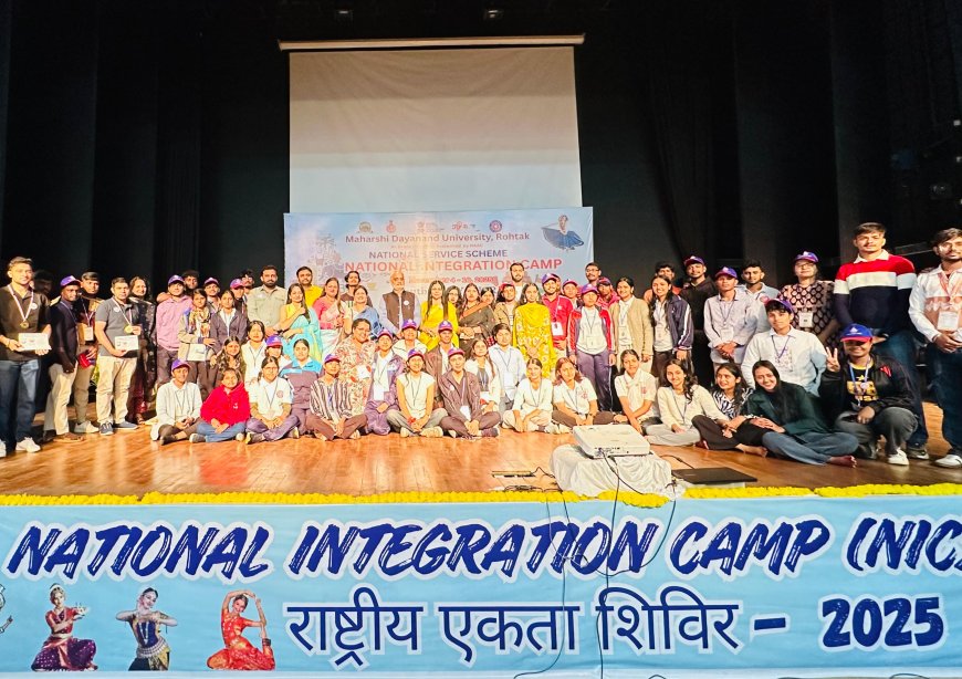 एमडीयू में पारंपरिक परिधान रैली में झलकी भारत की सांस्कृतिक एकता