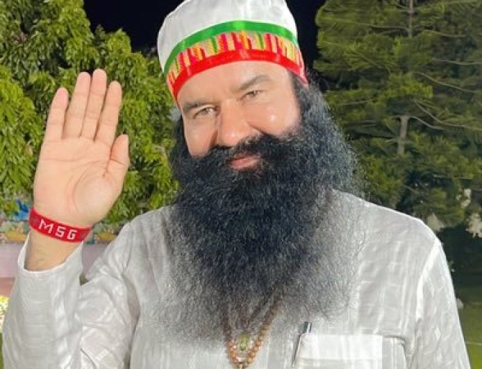 गुरमीत राम रहीम को फिर मिली पैरोल, 30 दिन के लिए सुनारिया जेल से बाहर आया डेरा प्रमुख