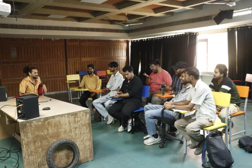 सुपवा में छात्रों को सिखाई जा रही फिल्म सेट डिजाइनिंग की कला